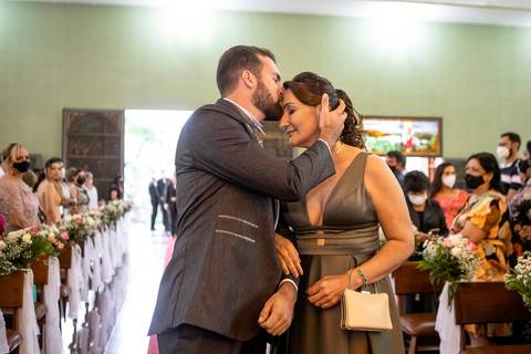 Inspiração e ideias criativas de fotos fotográfico de casamento entrada do noivo na Igreja Matriz de Sant'Ana'