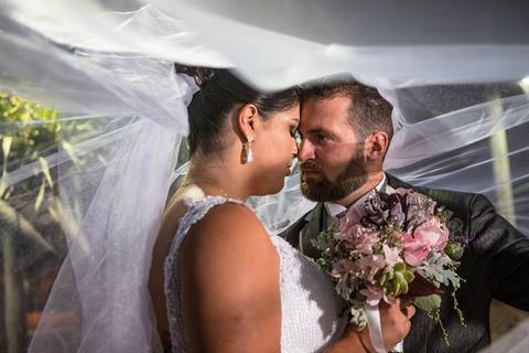 Inspiração e ideias criativas de fotos fotográfico de casamento na praça da Igreja Matriz de Sant'Ana'