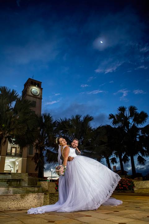 Inspiração e ideias criativas de fotos fotográfico de casamento na praça da Igreja Matriz de Sant'Ana'