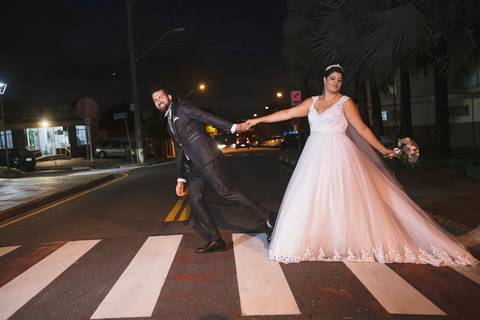 Inspiração e ideias criativas de fotos fotográfico de casamento na praça da Igreja Matriz de Sant'Ana'