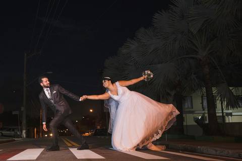 Inspiração e ideias criativas de fotos fotográfico de casamento na praça da Igreja Matriz de Sant'Ana'