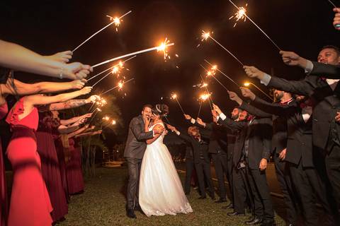 Inspiração e ideias criativas de fotos fotográfico de casamento com os padrinhos no Restaurante Estância Caipira Vinhedo'