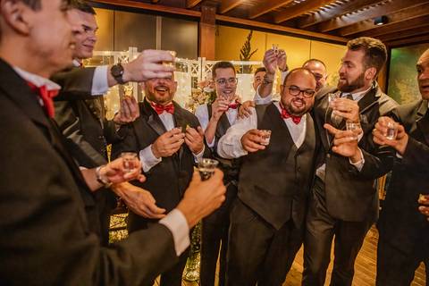Inspiração e ideias criativas de fotos fotográfico de casamento com os padrinhos no Restaurante Estância Caipira Vinhedo'