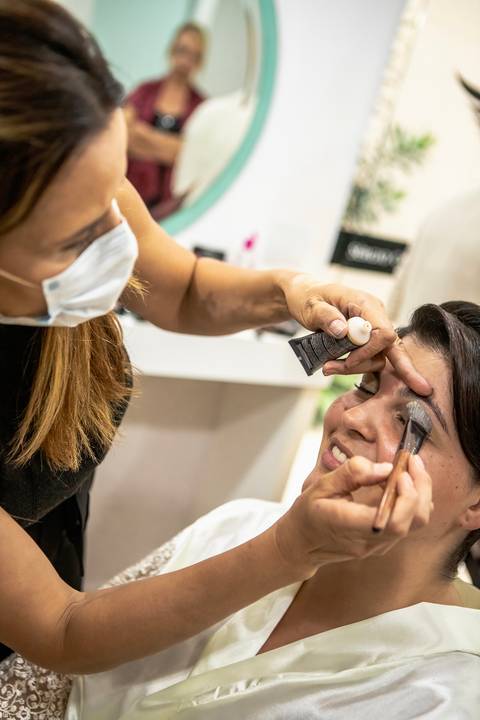 Inspiração e ideias criativas de fotos fotográfico de Making Of da noiva no Espaço Sérgio Centro de Estética
'