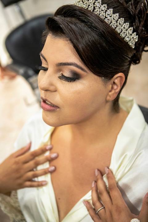 Inspiração e ideias criativas de fotos fotográfico de Making Of da noiva no Espaço Sérgio Centro de Estética
'