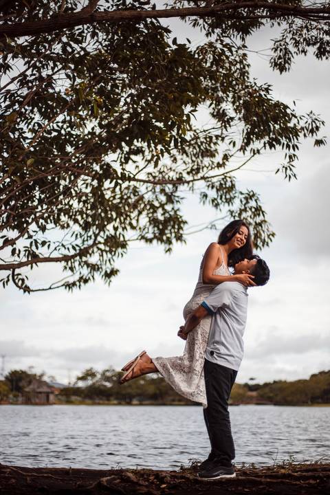 Inspiração e ideias criativas ensaio fotográfico pré casamento pré wedding de casal no Parque Centenário - SP'