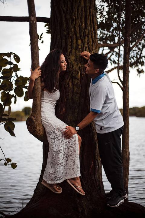 Inspiração e ideias criativas ensaio fotográfico pré casamento pré wedding de casal no Parque Centenário - SP'