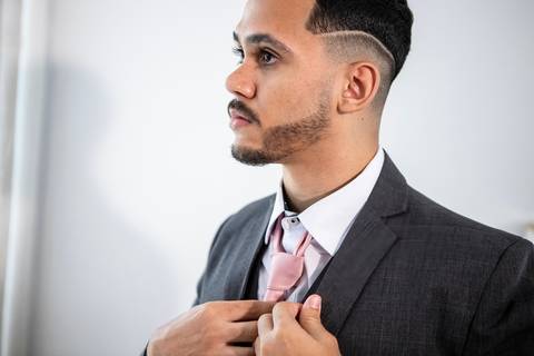 Inspiração e ideias criativas de fotos fotográfico de casamento Making Of do noivo na sua casa'