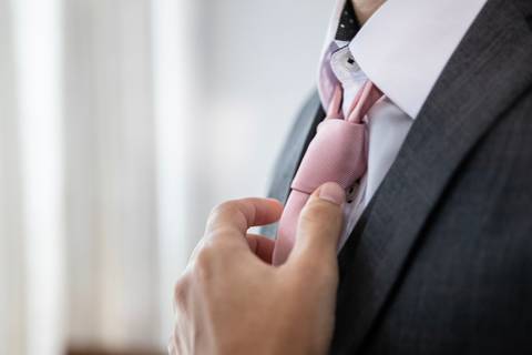 Inspiração e ideias criativas de fotos fotográfico de casamento  Making Of do noivo na sua casa'