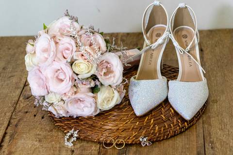 Inspiração e ideias criativas de fotos fotográfico de casamento Making Of  assessório da noiva  no espaço Buffet Mediterrâneo - SP'