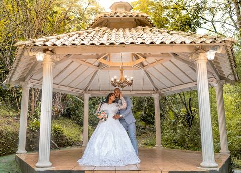 Inspiração e ideias criativas de fotos fotográfico de casamento momento íntimo dos noivos na Chácara Flores - Ribeirão Pires - SP'