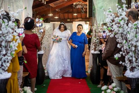Inspiração e ideias criativas de fotos fotográfico de casamento entrada da noiva na Chácara Flores - Ribeirão Pires - SP'