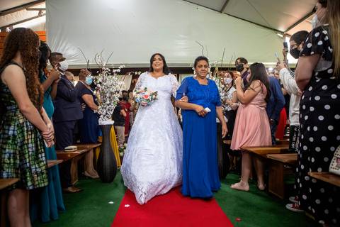 Inspiração e ideias criativas de fotos fotográfico de casamento entrada da noiva na Chácara Flores - Ribeirão Pires - SP'