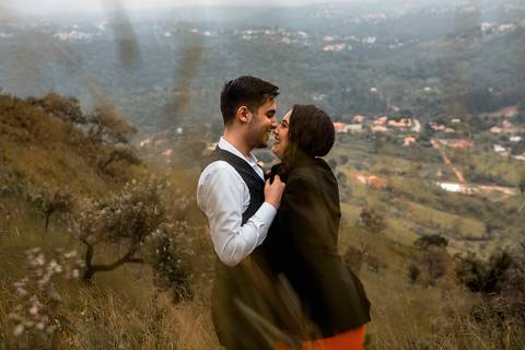 Inspiração e ideias criativas ensaio fotográfico pré casamento pré wedding de casal no Morro do Sabóo São Roque - SP'
