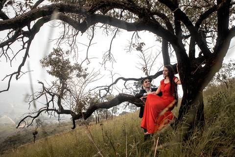 Inspiração e ideias criativas ensaio fotográfico pré casamento pré wedding de casal no Morro do Sabóo São Roque - SP'