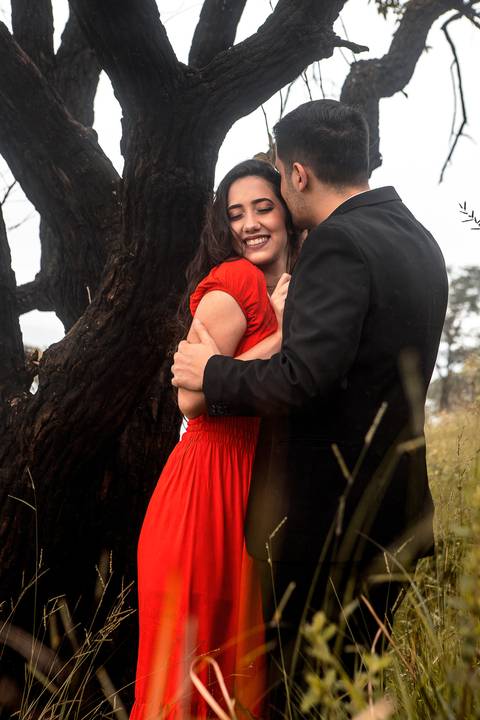 Inspiração e ideias criativas ensaio fotográfico pré casamento pré wedding de casal no Morro do Sabóo São Roque - SP'