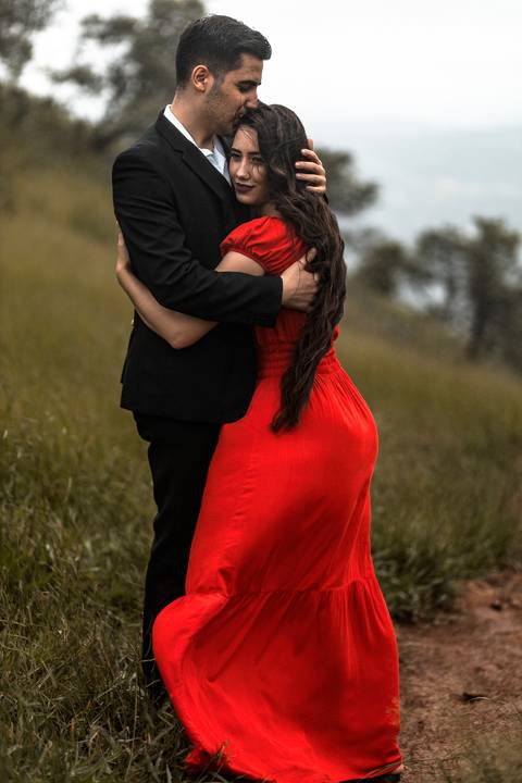 Inspiração e ideias criativas ensaio fotográfico pré casamento pré wedding de casal no Morro do Sabóo São Roque - SP'