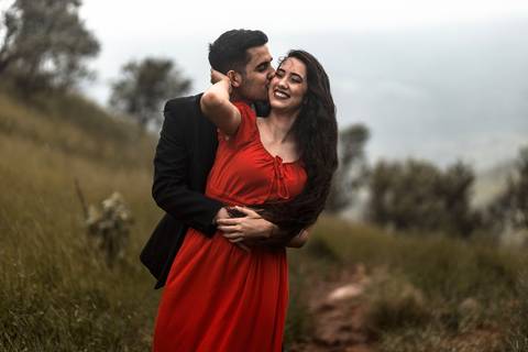 Inspiração e ideias criativas ensaio fotográfico pré casamento pré wedding de casal no Morro do Sabóo São Roque - SP'