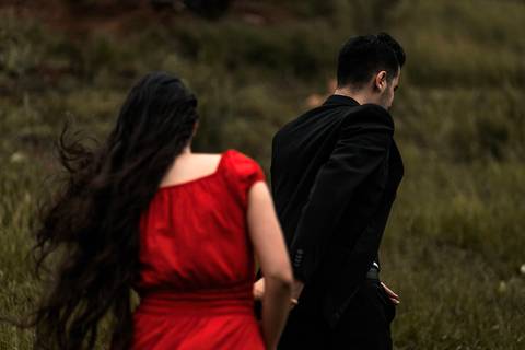 Inspiração e ideias criativas ensaio fotográfico pré casamento pré wedding de casal no Morro do Sabóo São Roque - SP'