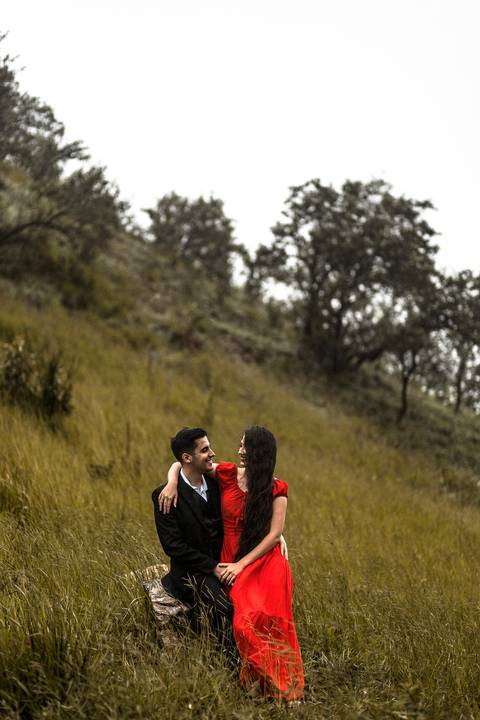Inspiração e ideias criativas ensaio fotográfico pré casamento pré wedding de casal no Morro do Sabóo São Roque - SP'