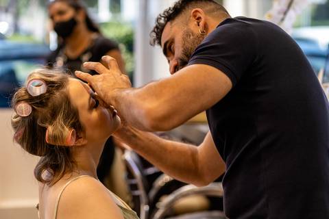 Inspiração e ideias criativas de fotos fotográfico de Making Of da noiva no Coco Bambu - Alphaville'