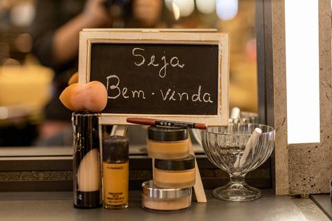 Inspiração e ideias criativas de fotos fotográfico de Making Of da noiva no Coco Bambu - Alphaville'