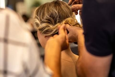 Inspiração e ideias criativas de fotos fotográfico de Making Of da noiva no Coco Bambu - Alphaville'