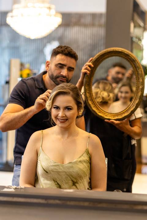 Inspiração e ideias criativas de fotos fotográfico de Making Of da noiva no Coco Bambu - Alphaville'