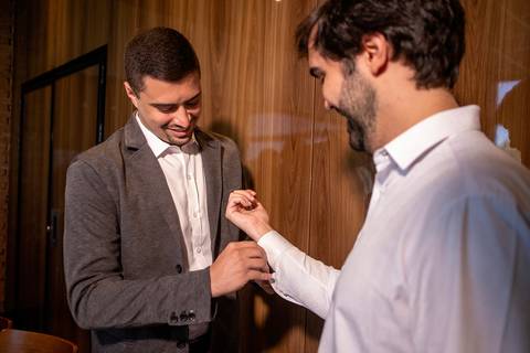 Inspiração e ideias criativas de fotos fotográfico de Making Of do noivo no Coco Bambu - Alphaville'