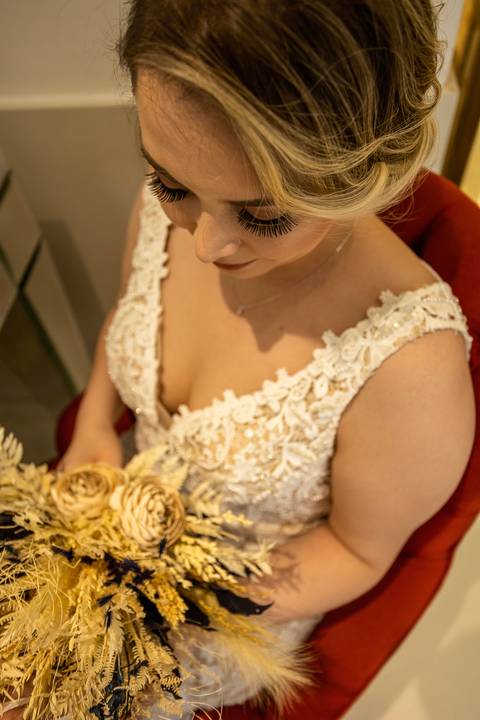 Inspiração e ideias criativas de fotos fotográfico de Making Of da noiva no Coco Bambu - Alphaville'