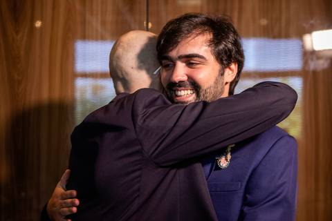 Inspiração e ideias criativas de fotos fotográfico de Making Of do noivo no Coco Bambu - Alphaville'