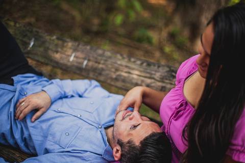 Inspiração e ideias criativas ensaio fotográfico pré casamento pré wedding de casal no Parque Villa Lobos - SP'
