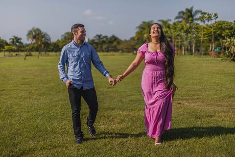 Inspiração e ideias criativas ensaio fotográfico pré casamento pré wedding de casal no Parque Villa Lobos - SP'