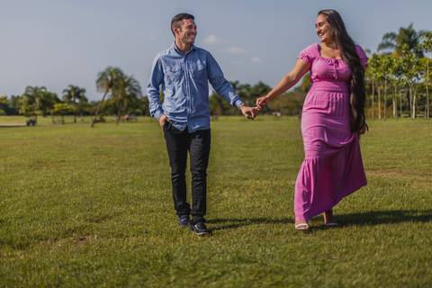 Inspiração e ideias criativas ensaio fotográfico pré casamento pré wedding de casal no Parque Villa Lobos - SP'