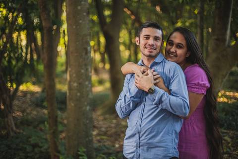 Inspiração e ideias criativas ensaio fotográfico pré casamento pré wedding de casal no Parque Villa Lobos - SP'