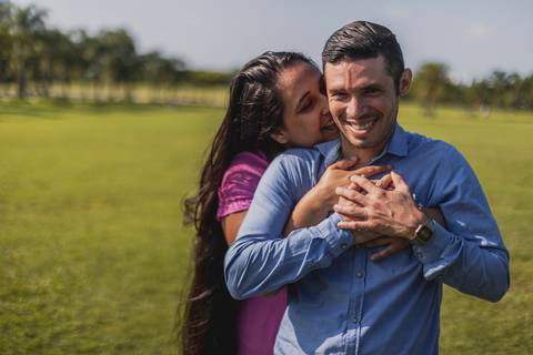 Inspiração e ideias criativas ensaio fotográfico pré casamento pré wedding de casal no Parque Villa Lobos - SP'