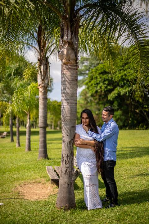 Inspiração e ideias criativas ensaio fotográfico pré casamento pré wedding de casal no Parque Villa Lobos - SP'