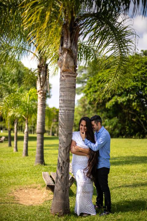 Inspiração e ideias criativas ensaio fotográfico pré casamento pré wedding de casal no Parque Villa Lobos - SP'