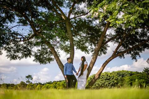 Inspiração e ideias criativas ensaio fotográfico pré casamento pré wedding de casal no Parque Villa Lobos - SP'