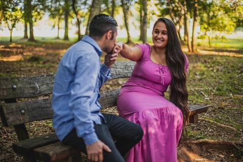 Inspiração e ideias criativas ensaio fotográfico pré casamento pré wedding de casal no Parque Villa Lobos - SP'