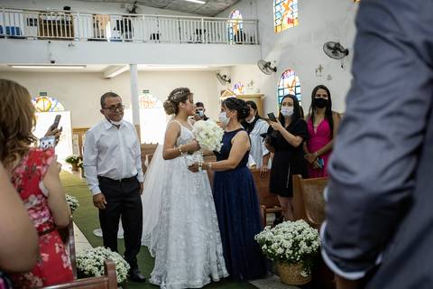 Inspiração e ideias criativas de fotos fotográfico de casamento na igreja Paroquia Santa Cruz - SP'