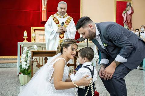 Inspiração e ideias criativas de fotos fotográfico de casamento na igreja Paroquia Santa Cruz - SP'