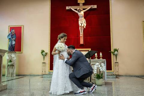 Inspiração e ideias criativas de fotos fotográfico de casamento na igreja Paroquia Santa Cruz - SP'