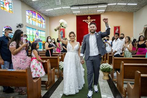 Inspiração e ideias criativas de fotos fotográfico de casamento na igreja Paroquia Santa Cruz - SP'