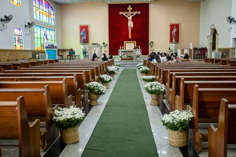 Inspiração e ideias criativas de fotos fotográfico de casamento na igreja Paroquia Santa Cruz - SP'