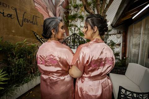 Inspiração e ideias criativas de fotos fotográfico de Making Of da noiva no Studio Lívia Venditi - SP'