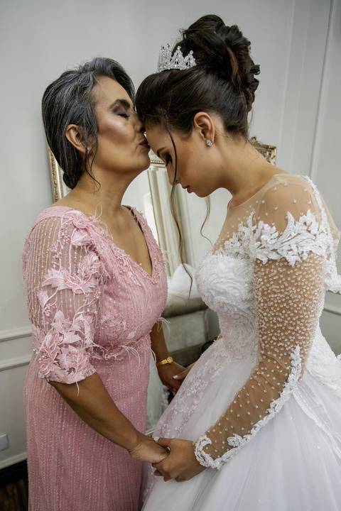 Inspiração e ideias criativas de fotos fotográfico de Making Of da noiva no Studio Lívia Venditi - SP'