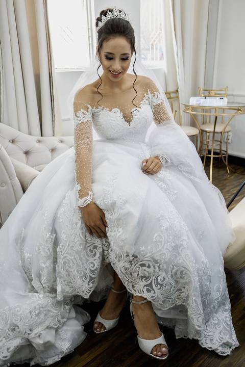 Inspiração e ideias criativas de fotos fotográfico de Making Of da noiva no Studio Lívia Venditi - SP'