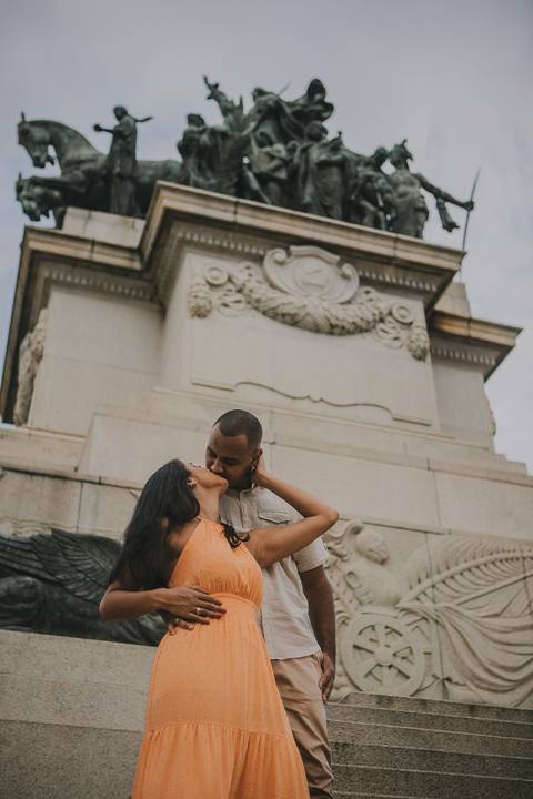 Inspiração e ideias criativas ensaio fotográfico pré casamento pré wedding de casal no Parque da Independência - SP'