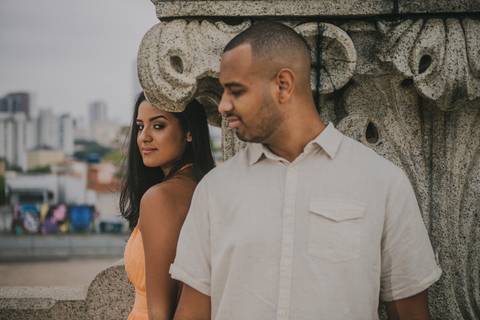 Inspiração e ideias criativas ensaio fotográfico pré casamento pré wedding de casal no Parque da Independência - SP'